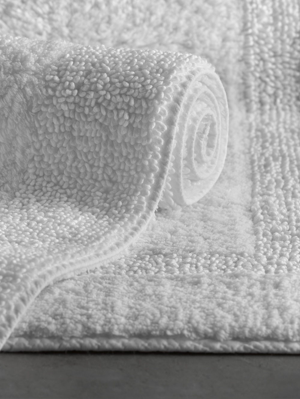 NWT RH REVERSIBLE BATH RUG 21” by 34” WHITE